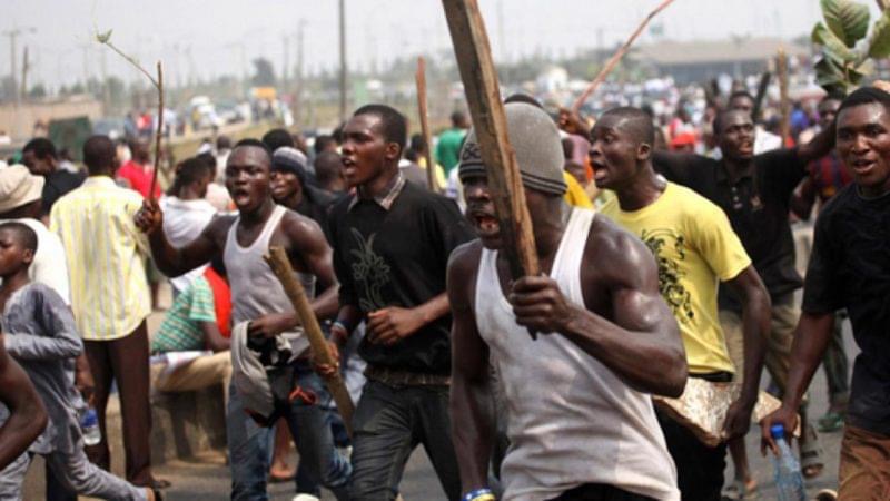 Heavy gun battle in Akure as supporters of APC and PDP clashes