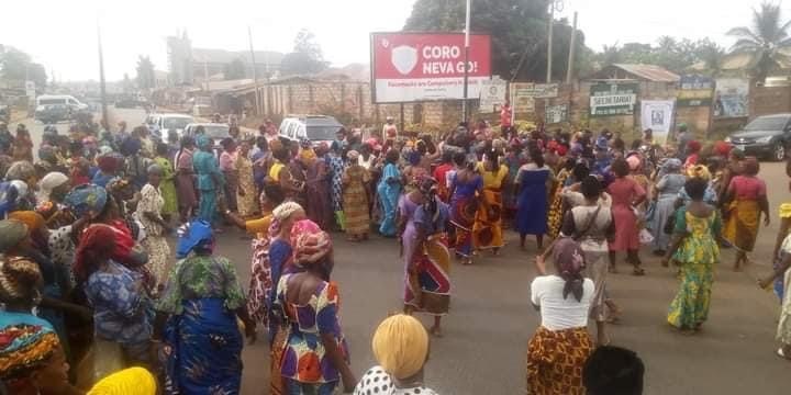 PHOTO NEWS: Angry Women Blocks Major Roads at Uromi To Protest Herdsmen Killings