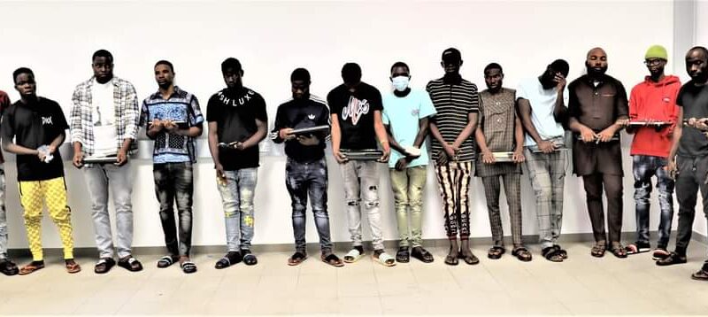 BUSTED!!! 21 suspected Internet fraudsters Arrested By EFCC In Gwarimpa, Dawaki Extension