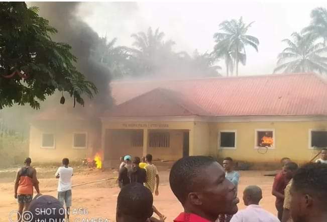 BREAKING NEWS:  Uzuakoli Police Station In Abia State Attacked By Unknown Gunmen