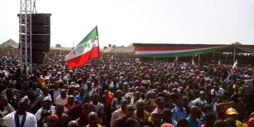 CRUMBLING!!! Mass exodus hits APC as party leaders defect to PDP