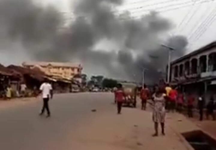BREAKING: Unknown Gunmen Attack State CID In Abia State (VIDEO)