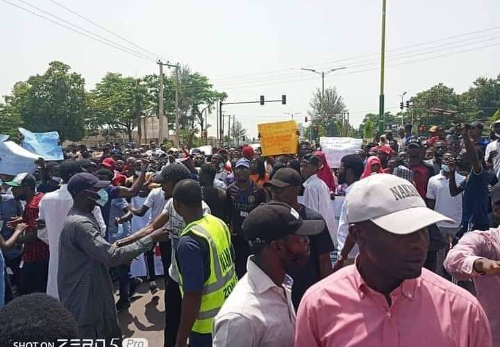 VIDEO: KASU students protesting and praying against Governor Nasir El-Rufai on the road to the Kashim Ibrahim Government House, over hike in tuition fees.