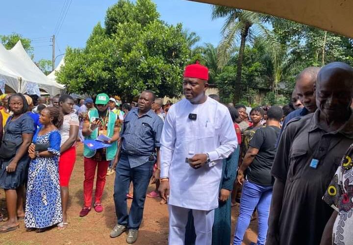 Anambra Decides 2021: PDP Candidate, Valentine Ozigbo, wife arrive to vote