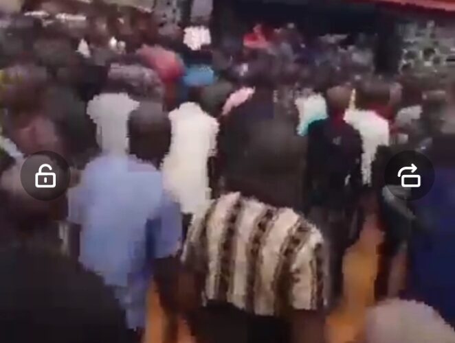 BREAKING: Anambra Guber: Policemen protest non-payment of feeding allowance [VIDEO]