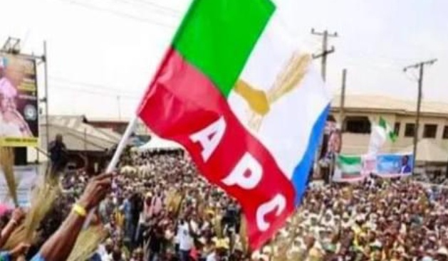 BREAKING: Policemen Mount Barricades At APC National Secretariat Entrances