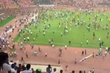 BREAKING: Angry fans invade Abuja Stadium as Nigeria fail to qualify for 2022 World Cup (Watch Video)