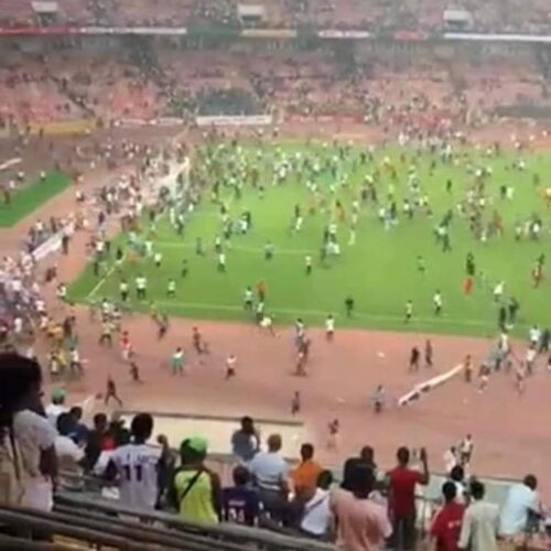 BREAKING: Angry fans invade Abuja Stadium as Nigeria fail to qualify for 2022 World Cup (Watch Video)