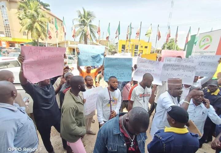 BREAKING: 2023: Massive Protest Rocks Abia PDP Secretariat Over Candidates ‘Imposition’ (Photos)