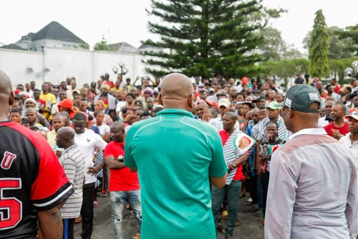 Massive crowd as Abia North youths storm Orji Kalu’s residence, reaffirm support for him (Photos)