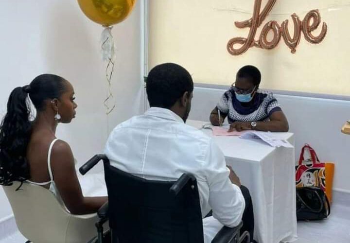 Couple gets married in Lagos hospital (PHOTOS)