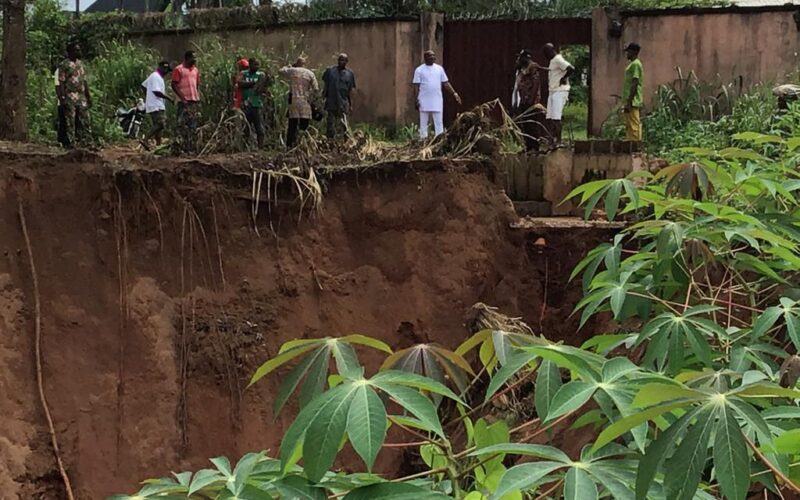 Panic In Abia Community As Erosion Site Swallows 2-Storey Building, 4-Bedroom Bungalow