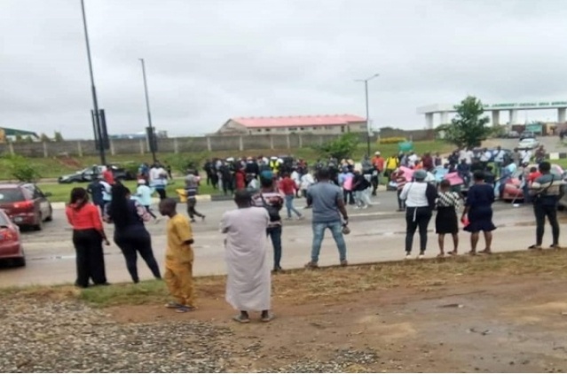 BREAKING: Gridlock as students block Lagos Airport over ASUU strike