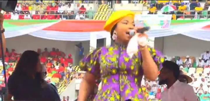 2023: Gospel Singer, Mercy Chinwo, Performs At PDP Rally In Akwa Ibom [PHOTOS]