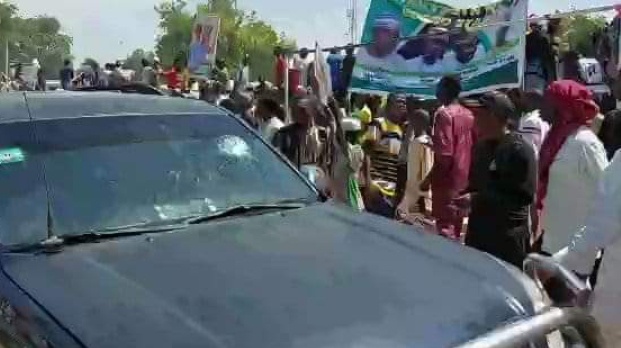 Thugs Attack Atiku’s Convoy In Maiduguri, 74 Hospitalised