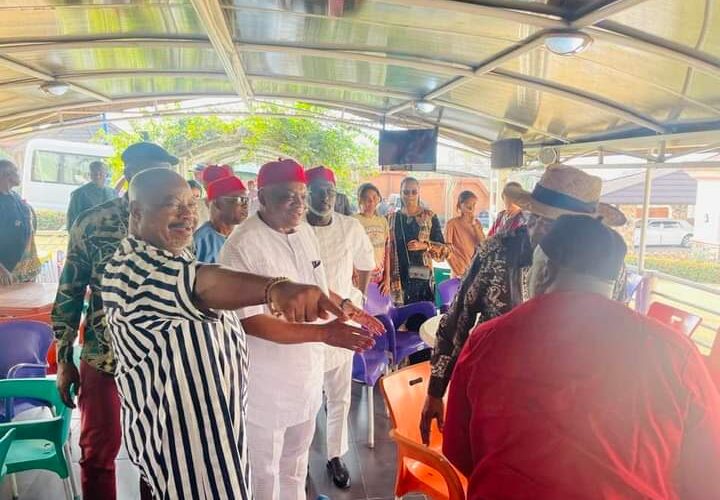 Sen Orji Kalu pays condolence visit to David Onuoha Ogba’s family in Abiriba [Photos]