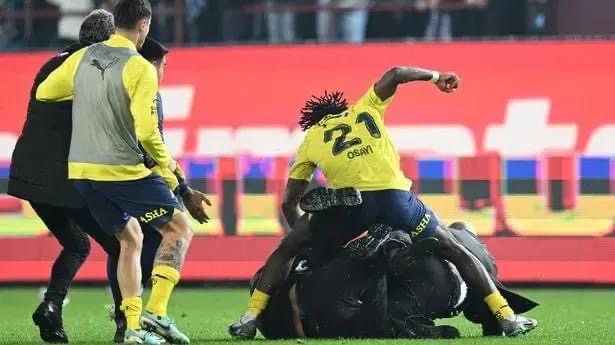 PHOTOS: Super Eagles Defender, Bright Osayi-Samuel Becomes Hero At Fenerbahçe After Beating Up Trabzonspor Fan