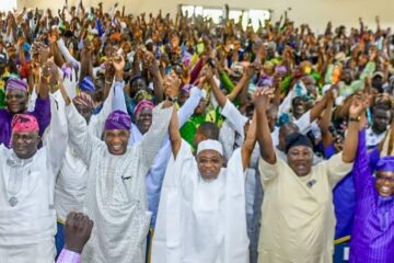 Ex-Interior Minister Rauf Aregbesola, Supporters Dump APC In Osun