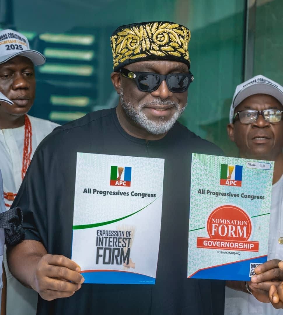 anambra-group-presents-apc-nomination-forms-to-guber-aspirant-prof